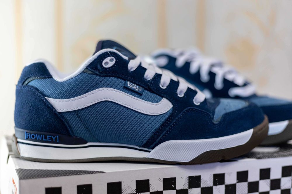 Кроссовки Vans. Новые. 42 размер.