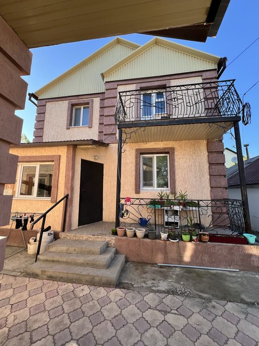 Продам 2 ух этажный дом  5 ком. 120 м2 в районе российского посольства