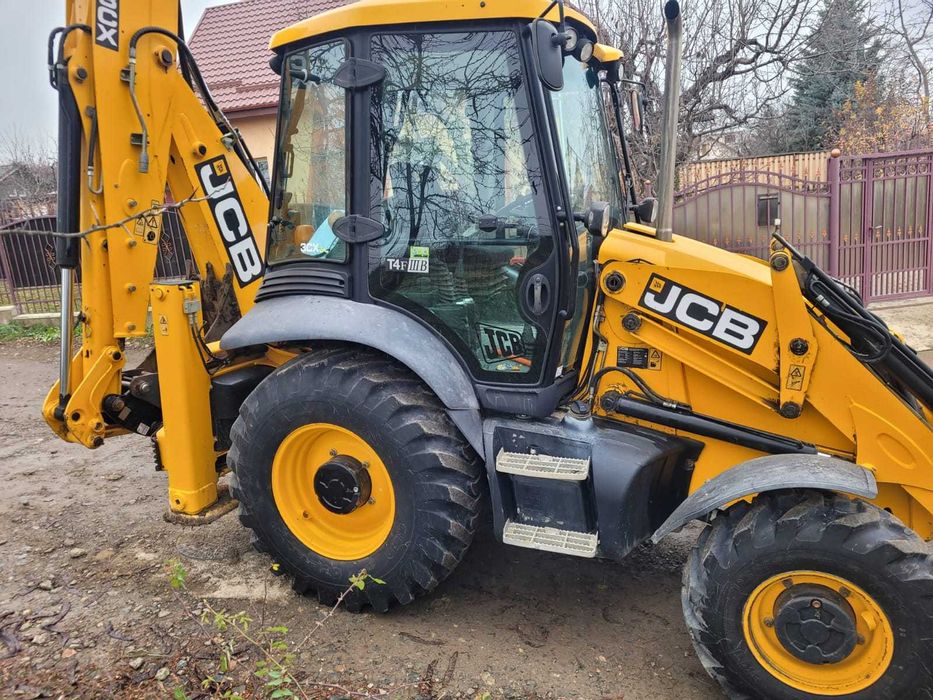 Inchiriez buldoexcavator și miniexcavator