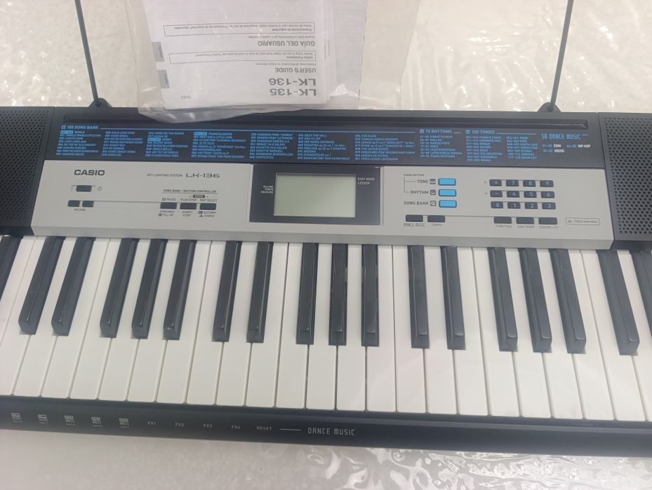 Синтизатор музыкалный инструмен