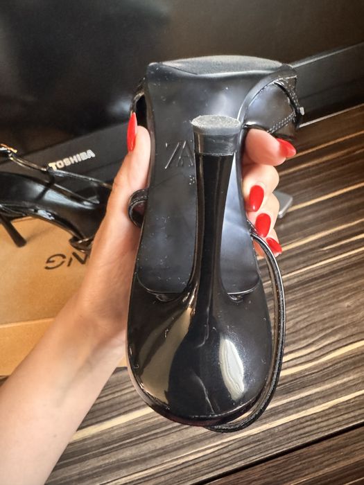 Нови обувки zara и mango 38-39 номер