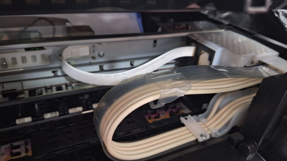 Epson L3250 deyarli yangi