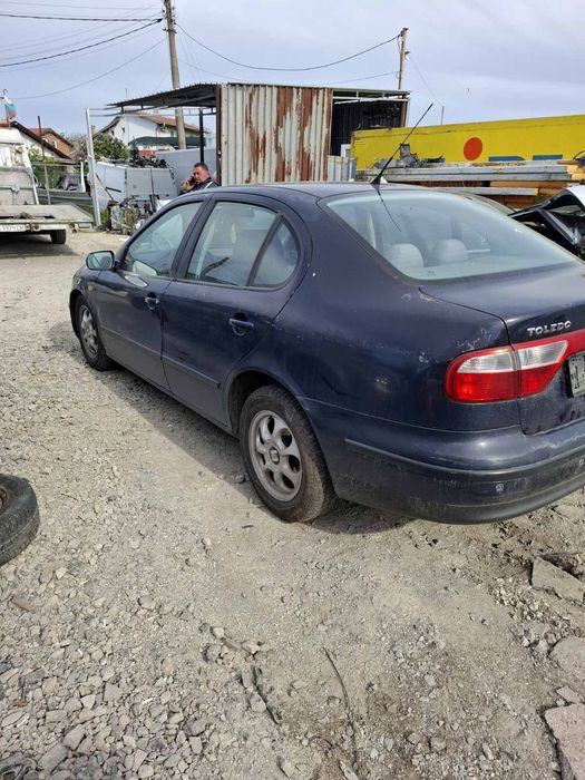 Seat Toledo 2002 година 1.6 бензин, на части