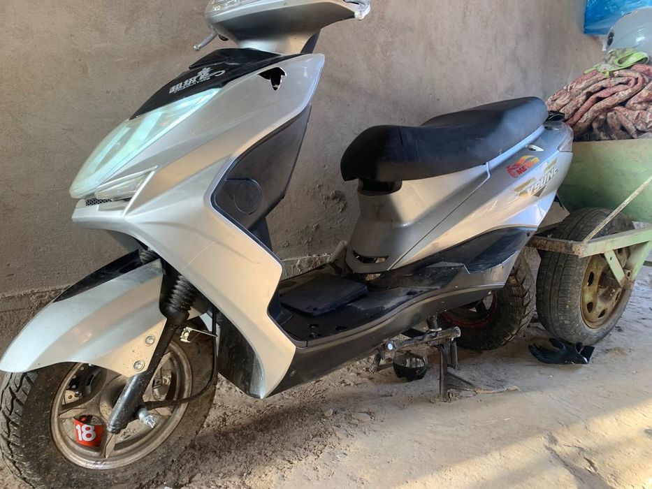 Vsune skuter 125kub