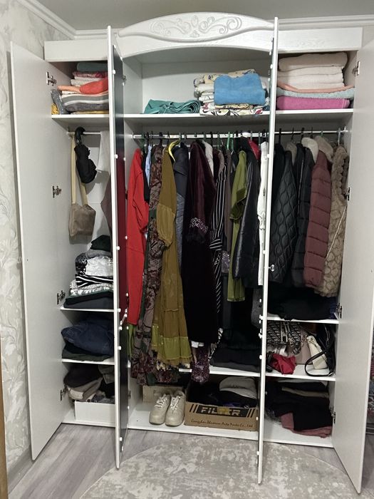 Продам спальный гарнитур