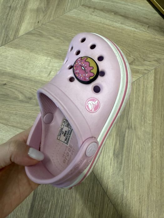Розовые Crocs для девочки