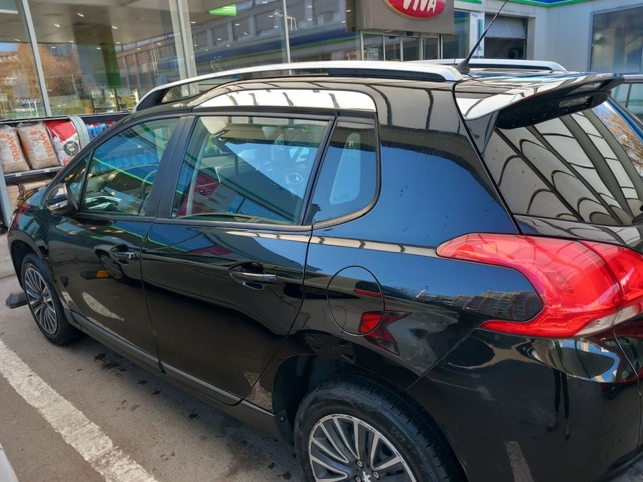 Лек автомобил Peugeot 2008,аутлендър,1.2 бензин 82 к.с.реални 23 640км