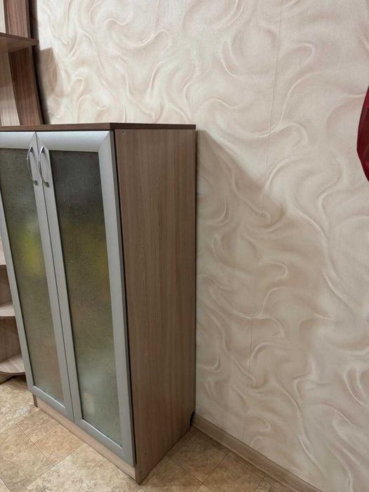 Продам тумбочку .