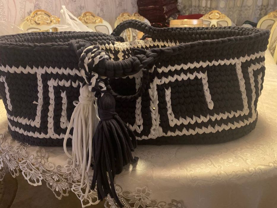 Ipdan toʻqilgan chaqaloqlar uchun savatcha tag qismi mustahkam