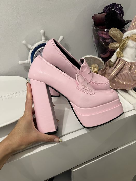 Високи обувки на ток