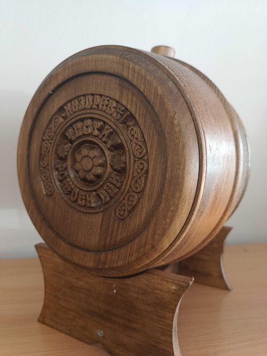 Дървено буре с дърворезба Честит рожден Ден/ Честит имен ден/ Наздраве