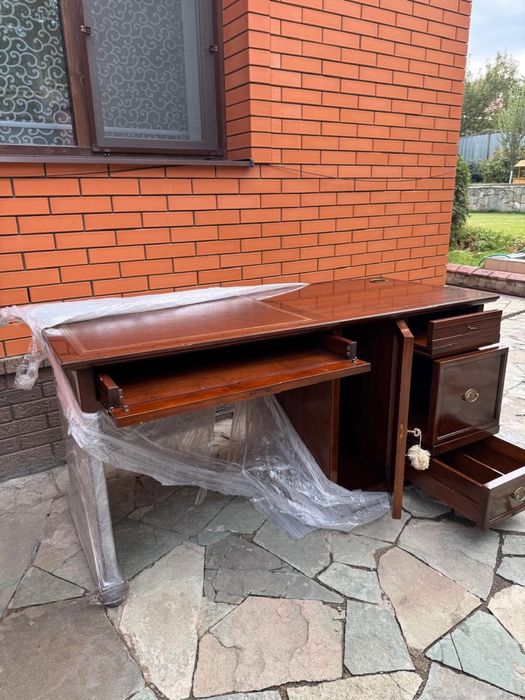 Стол офисный с креслом