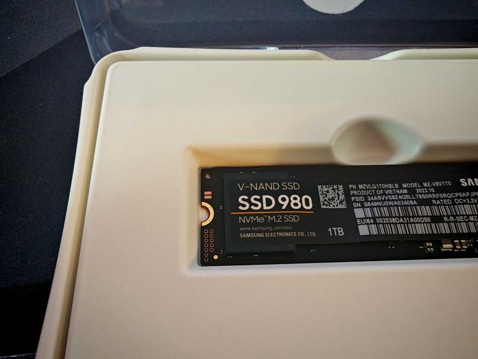 Нов ! Диск SSD 1TB, Samsung 980 NVMe, M.2