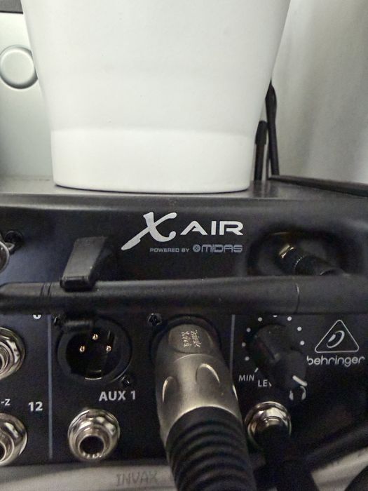 Продавам Behringer X AIR XR12