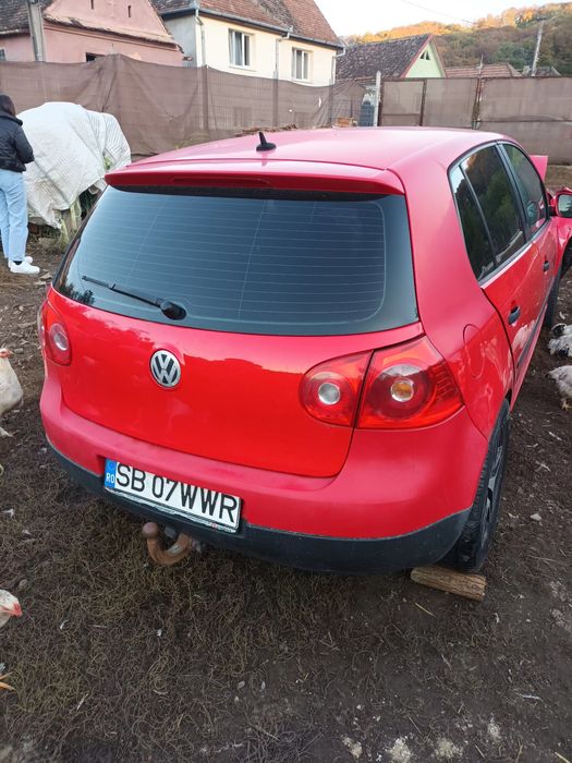 Vând Golf 5 1.9 diesel  ! AVARIAT !