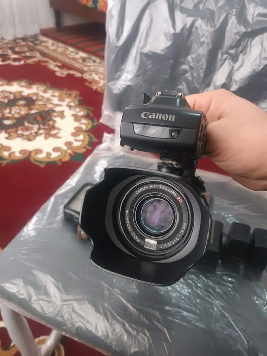 Canon XA10 video kamera sotiladi