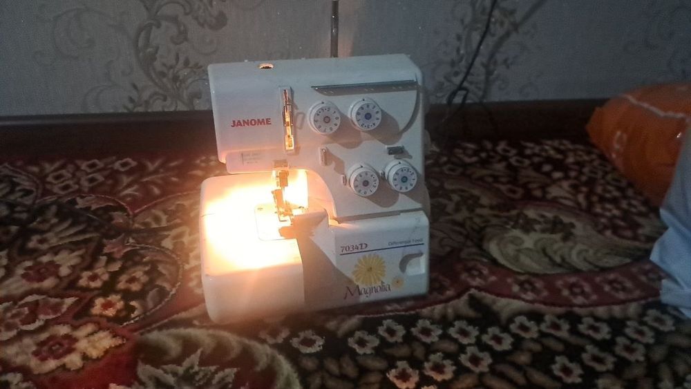 Janome Averlok tikuv mashina