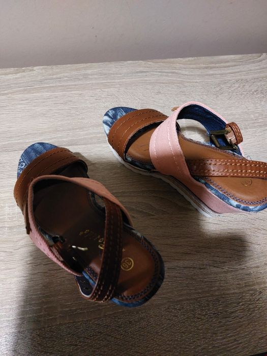 Дамски сандали на платформа