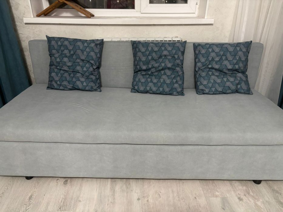 Продам книжный диван