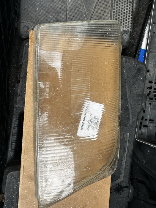 Стекло фар.