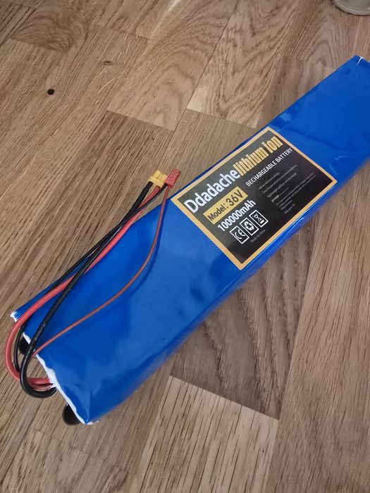 Vând baterie acumulator xiaomi m368, noua,36v si acumulator 36v nou
