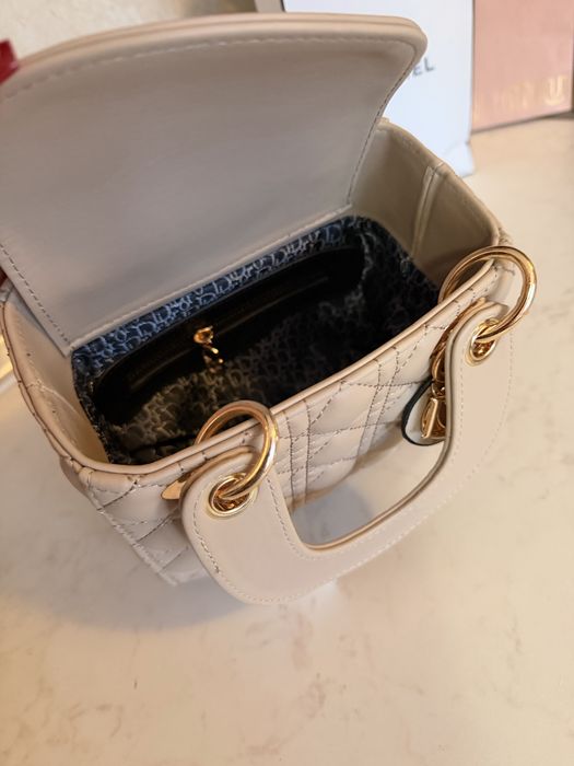 Нова чанта Lady Dior mini