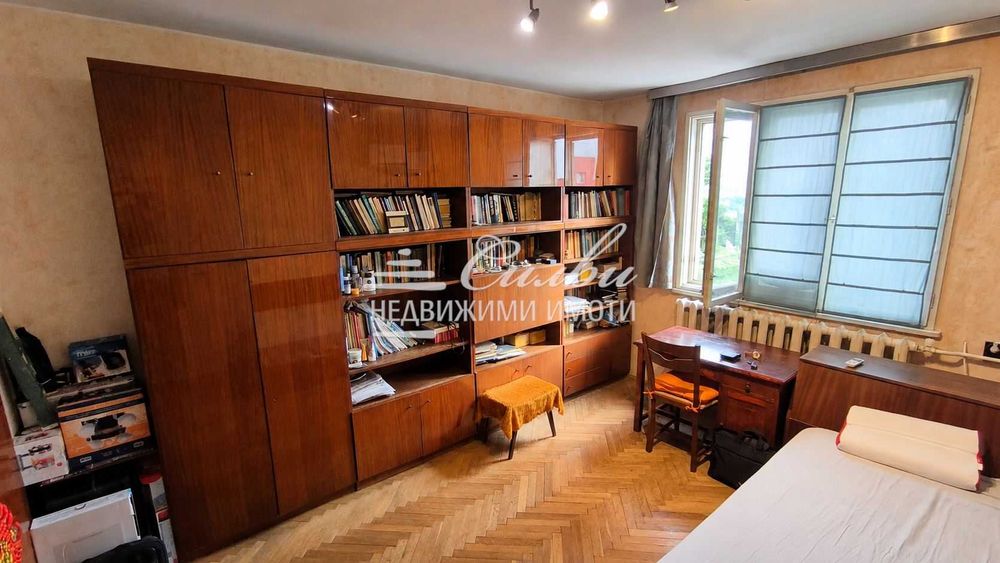Продава се Къща в Шумен, Военно училище - 192 кв.м за 1875 €/кв.м - Снимка #2
