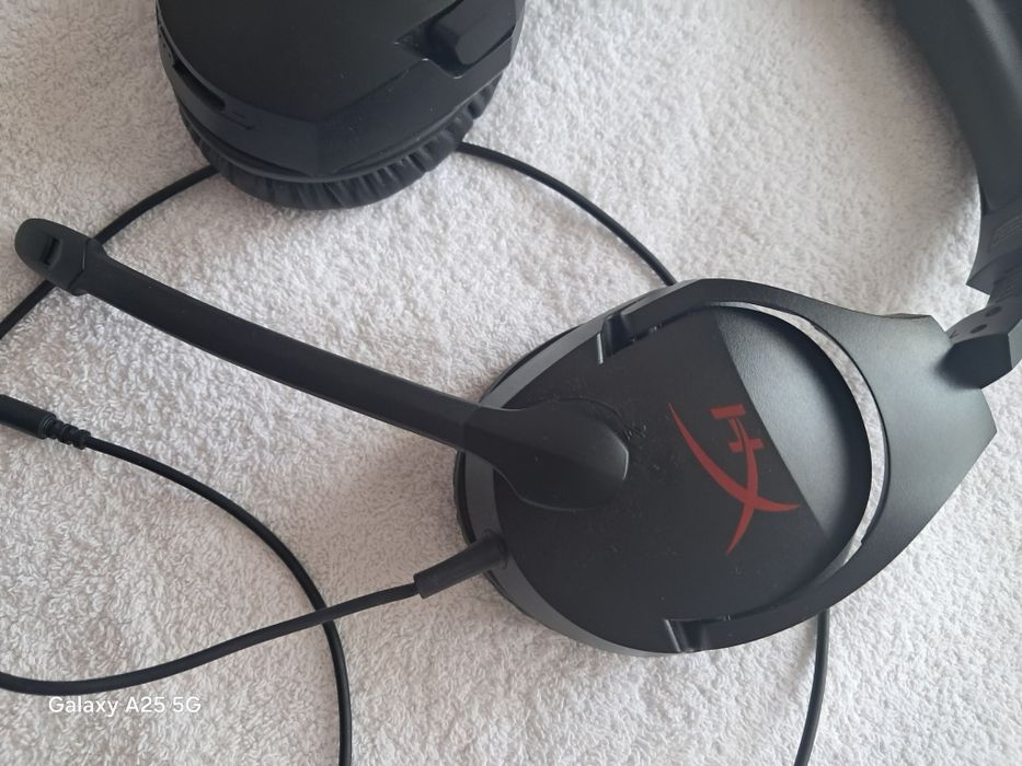 Продам наушники с микрофоном HyperX  новые.