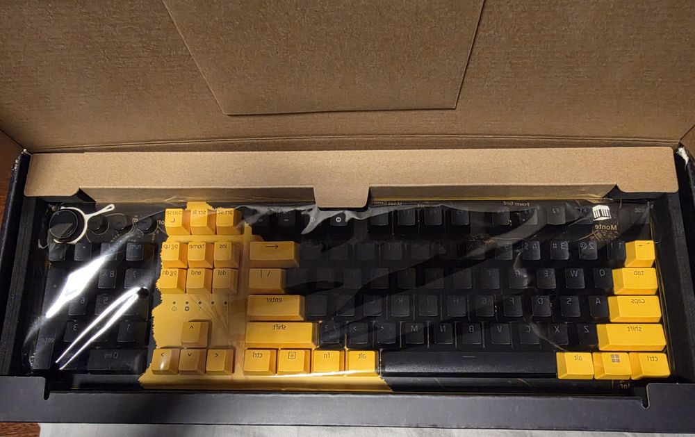 Продавам Razer Huntsman V2 PUBG Edition