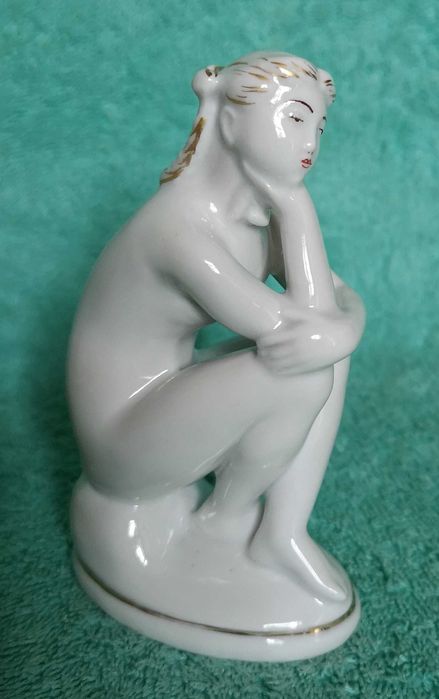 Статуэтка "Девушка на камне". ЛФЗ.