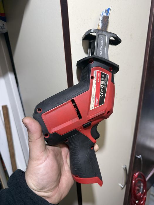 Ferastrau milwaukee 12v