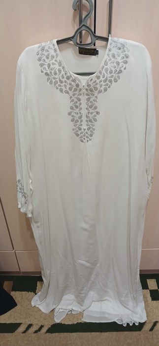 Вечерние платья и две двойки абая