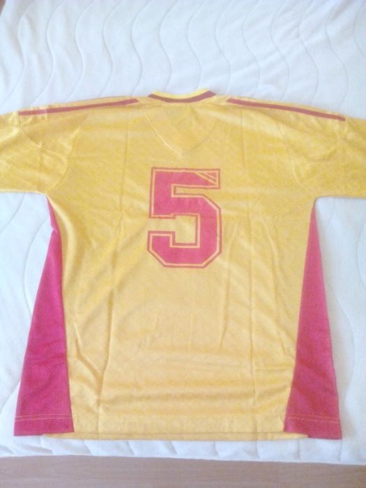 Футболен екип - фланелка, гащета, чорапи