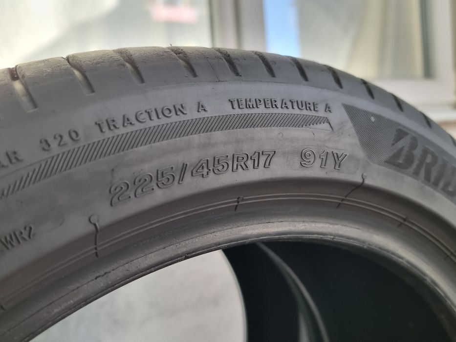"Dot 23" 225/45/17 Bridgestone 2Броя: 110€ 6.6мм
