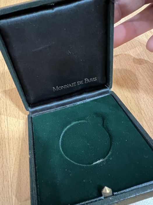 Лот кутии за колекционерски и инвестиционни монети