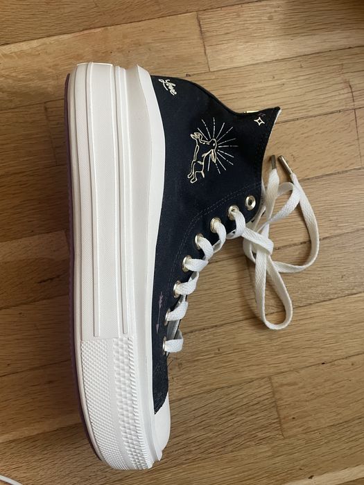 Чисто нови кецове Converse на платформа