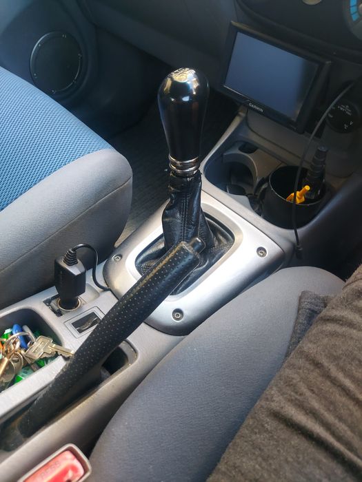 продавам тойота раф 4 много добро състояние бензин всичко платено