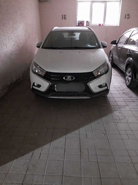 LADA Vesta SW Cross 2021 г.в., вариатор, пробег 7400 км, белая.