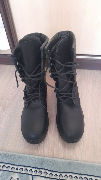 Продам зимние берцы новые