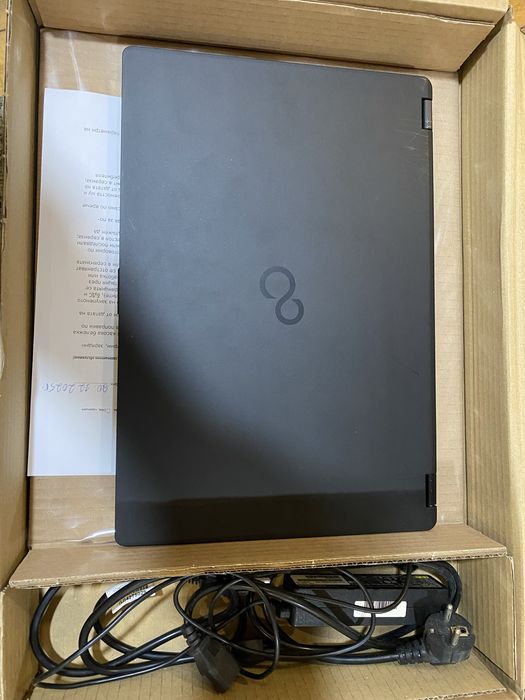 Лаптоп Fujitsu Lifebook U758