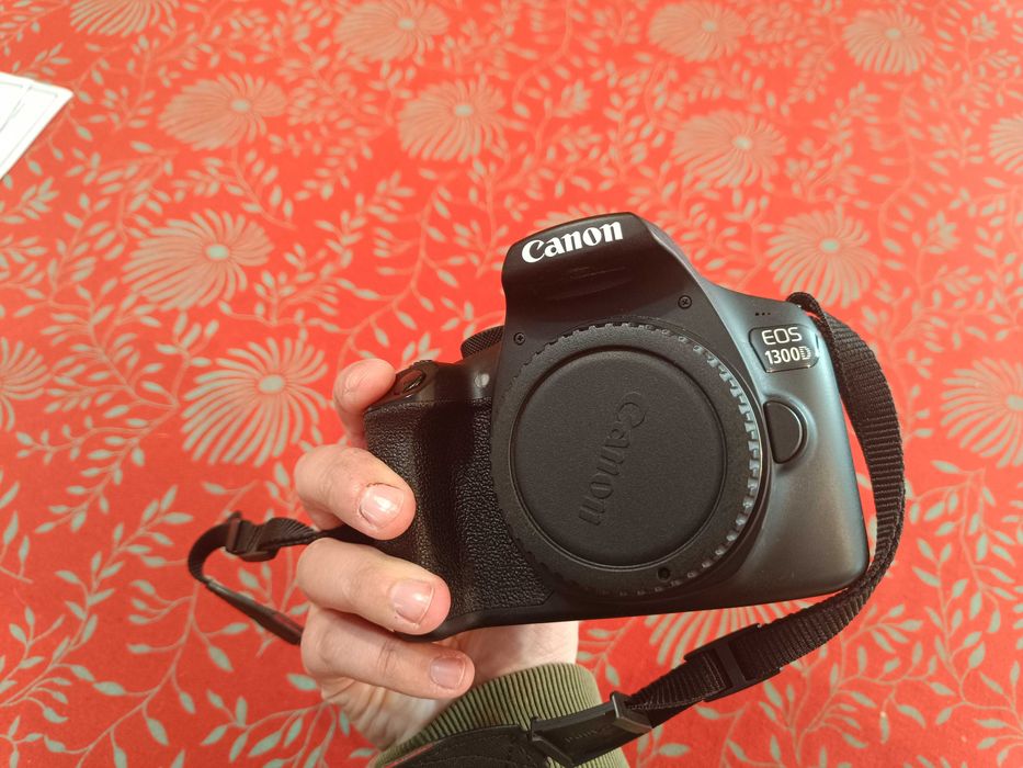 Тяло на Canon EOS 1300D+чанта
