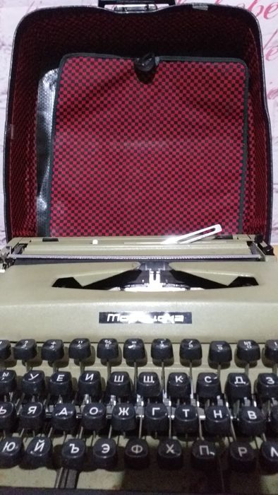 Пишеща машина МАРИЦА 12, НЕ работеща!