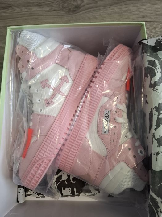 Off White 3.0. Roz .  700 RON.  36 -42