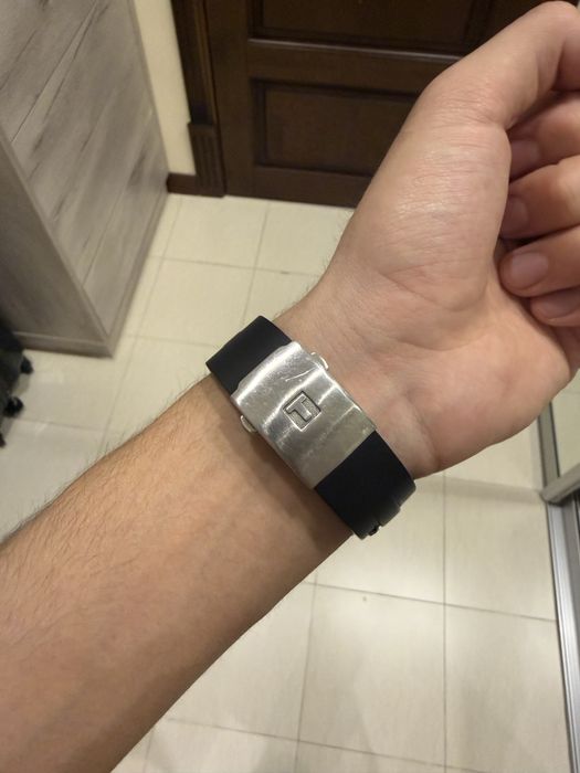 Часы Tissot четкие