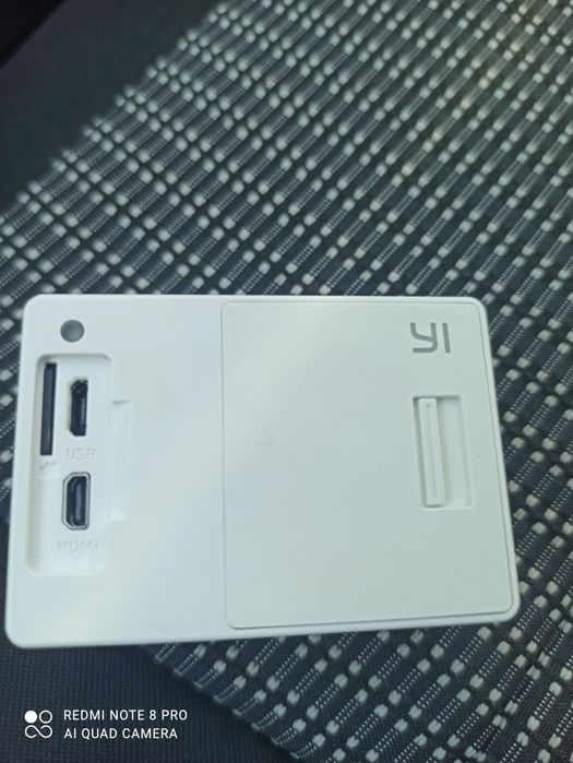 Cameră acțiune  yi