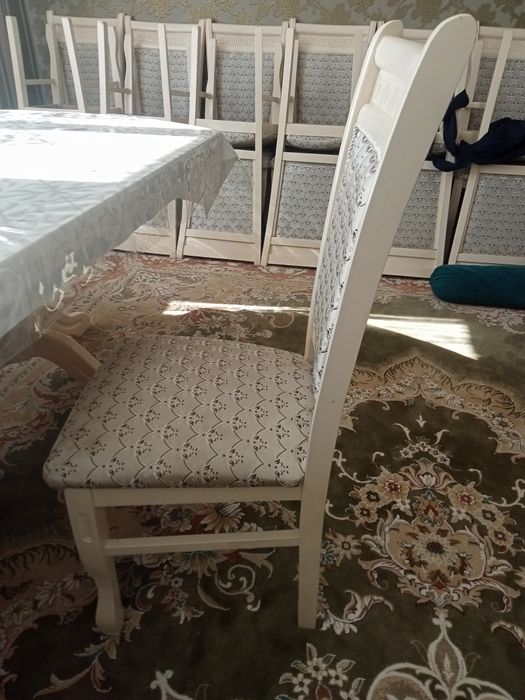 Стол со стульями