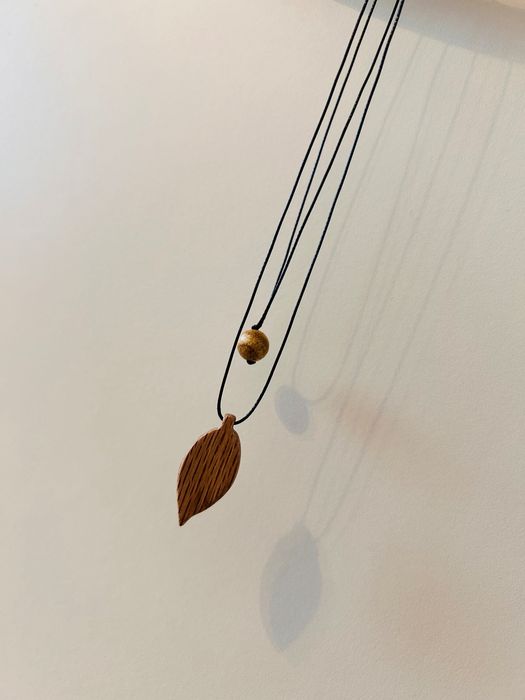 Дървени колиета ръчна изработка от естествено дърво и камъни