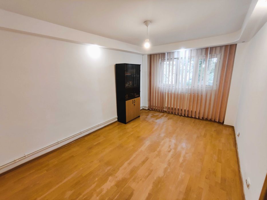 PARTICULAR Galati Apartament spatios de inchiriat 84mp 3 camere parter Palatul Navigatiei