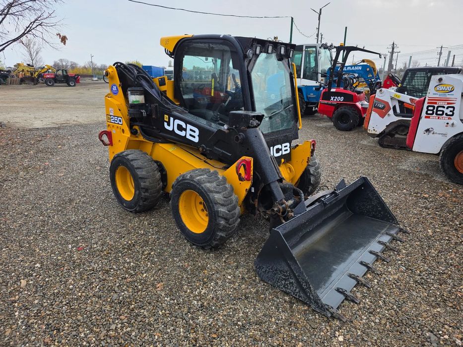 JCB 250 T4 skid steer miniincarcator bobcat Clima/ cupla rapida