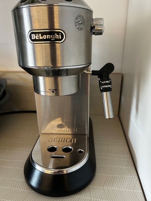 Espressor manual DELONGHI Dedica Style EC685.M
